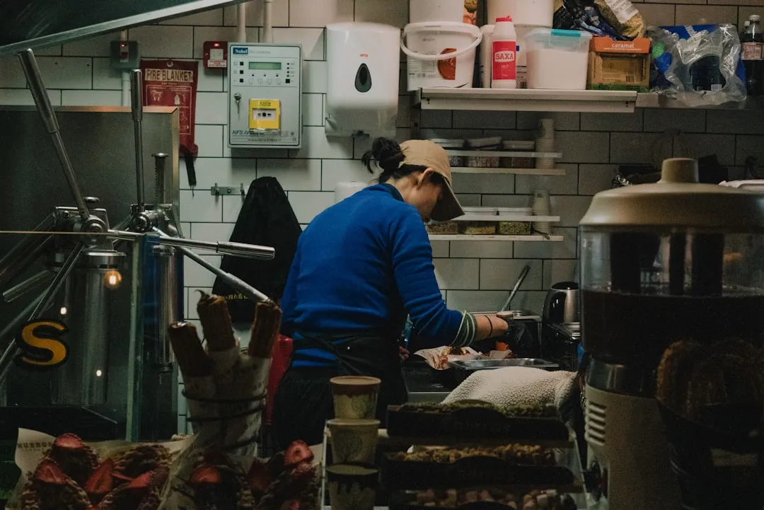 食品饮料批发如何选型:崧霏贸易粮油调味与休闲零食采购指南